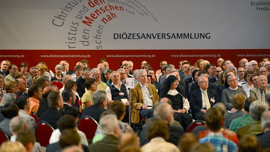 Freiburger Katholiken beraten vier Tage lang über Reformen (dpa)