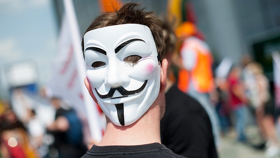 Die Maske des jungen Protests (dpa)