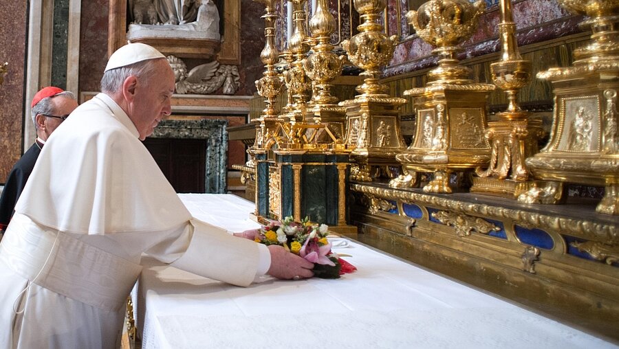Papst Franziskus in Santa Maria Maggiore (KNA)
