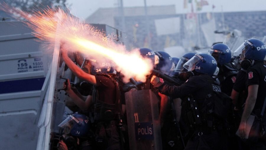 Türkei: Polizei geht gegen Demonstranten vor (dpa)