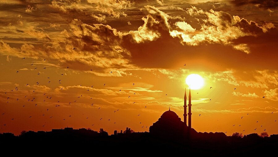 Sonnenaufgang in Istanbul (dpa)