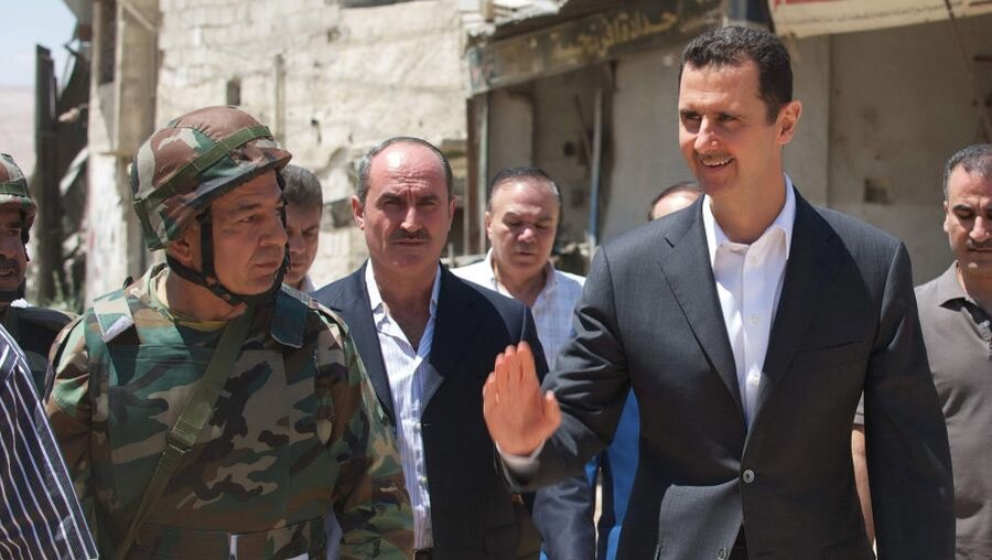 Syriens Präsident Baschar al-Assad (r)  (dpa)
