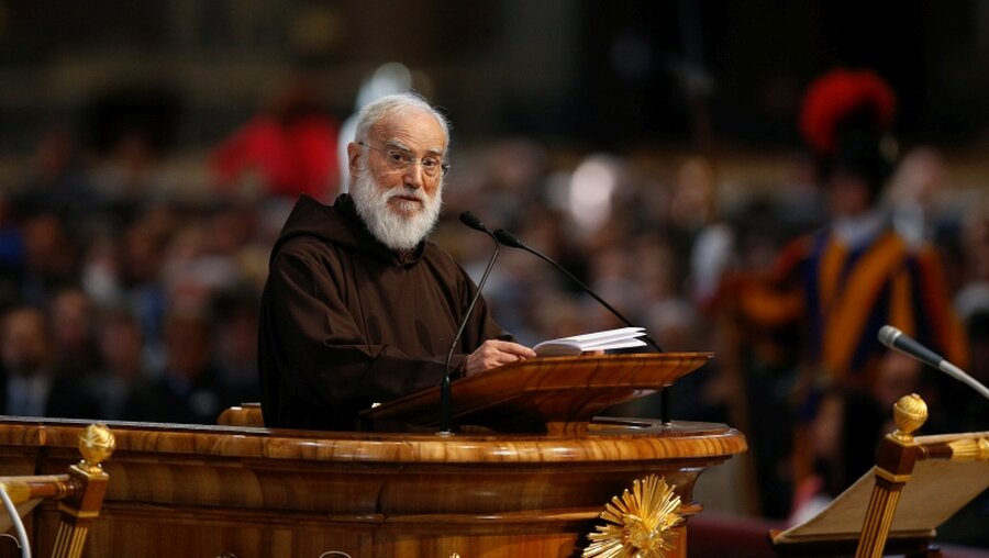 Raniero Cantalamessa, Prediger des päpstlichen Hauses / © Paul Haring (KNA)
