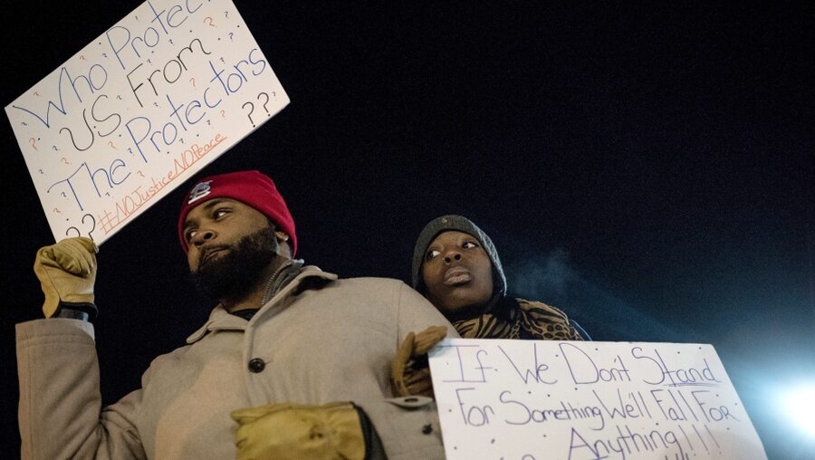 Demonstranten in Ferguson  (dpa)