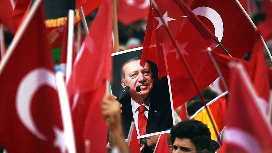 Anhänger des türkischen Staatspräsidenten Erdogan / © Henning Kaiser (dpa)