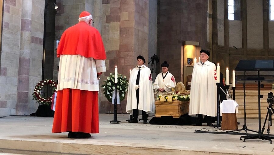 Reinhard Kardinal Marx nimmt Abschied von Bischof Anton Schlembach / © Martin Biallas (DR)