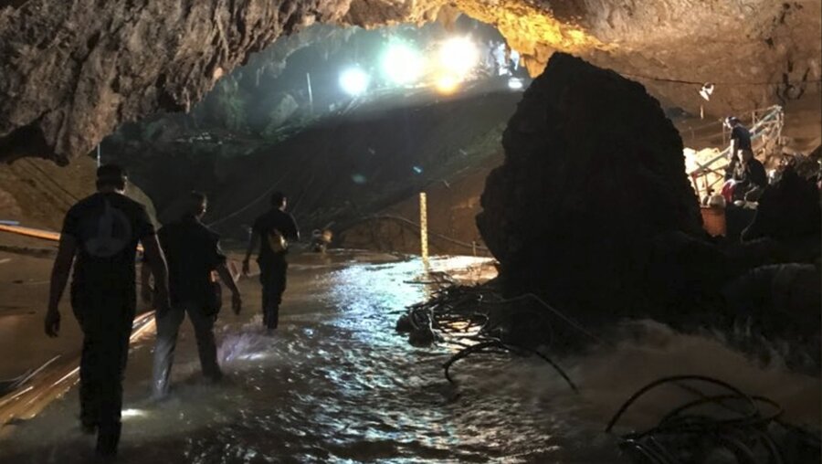 Rettungsarbeiten in thailändischer Höhle / © Elon Musk via Twitter/AP (dpa)