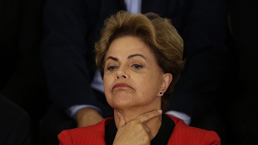 Unter Druck: Brasiliens Präsidentin Dilma Rousseff (dpa)