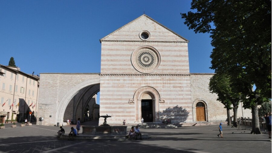 Santa Chiara, Assisi (shutterstock)