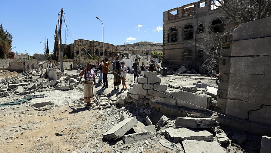 Zerstörte Häuser im Jemen / © Yahya Arhab (dpa)