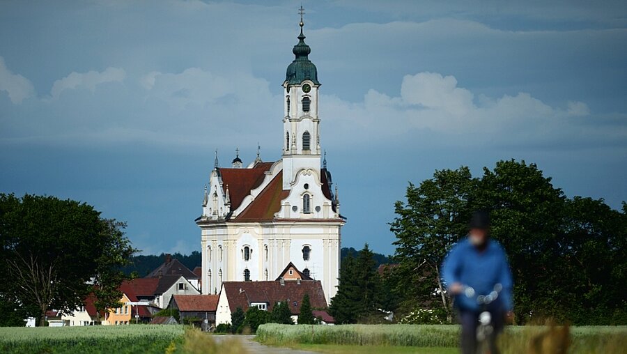 "Die Kirche im Dorf lassen"... / © Felix Kästle (dpa)
