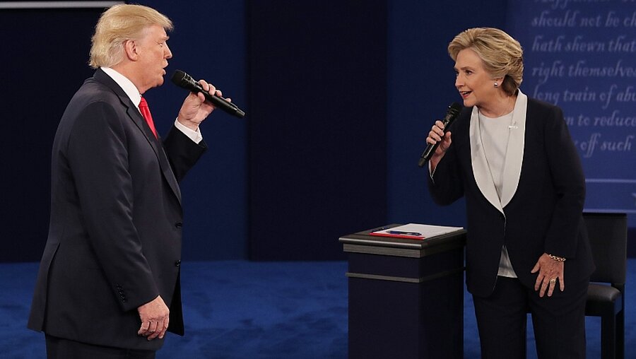 Fernsehdebatte zwischen Clinton und Trump / ©  Jim Lo Scalzo (dpa)