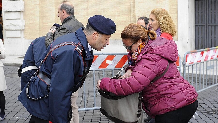 Sicherheitmaßnahmen wurden im Vatikan erhöht / © Giorgio Onorati (dpa)
