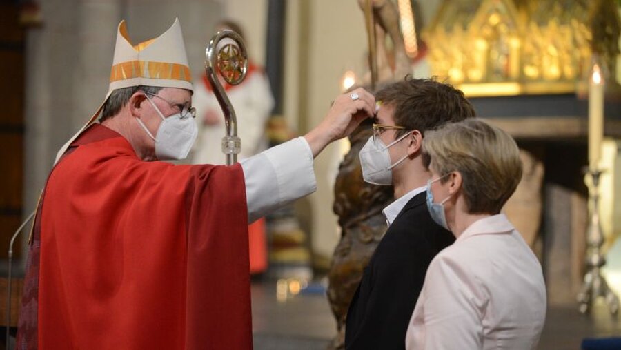 Kardinal Woelki bei einer Firmung / © Beatrice Tomasetti (DR)