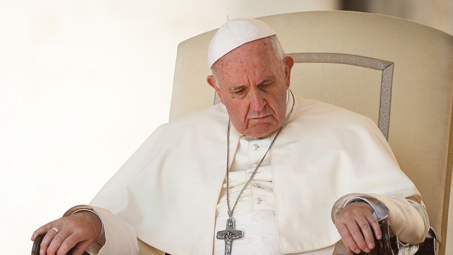 In sich versunken: Papst Franziskus / © Paul Haring/CNS photo (KNA)