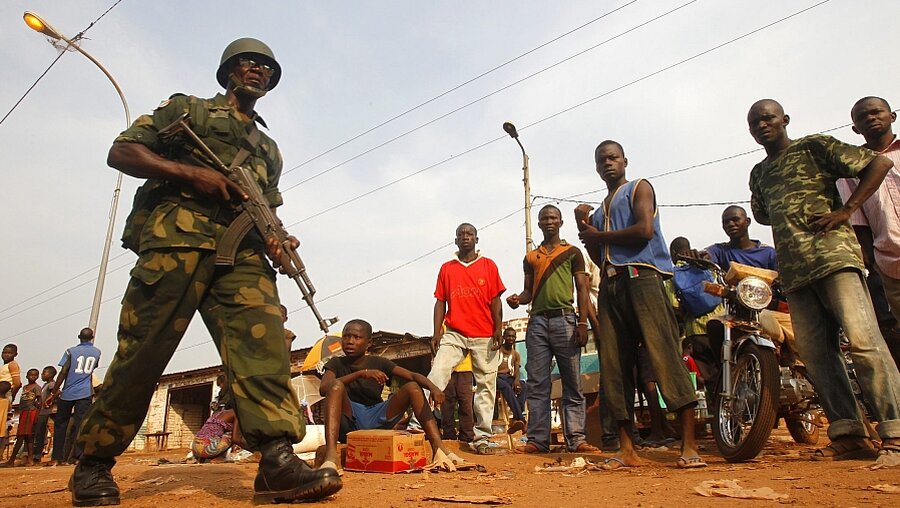 Bewaffnete in Bangui, Zentralafrika (dpa)