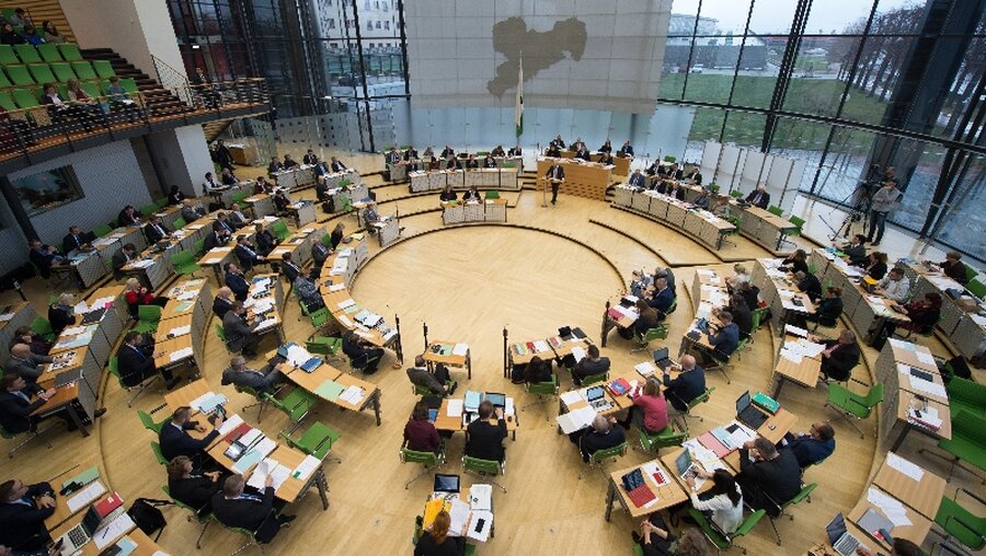 Sitzung des Sächsischen Landtages  / © Sebastian Kahnert (dpa)