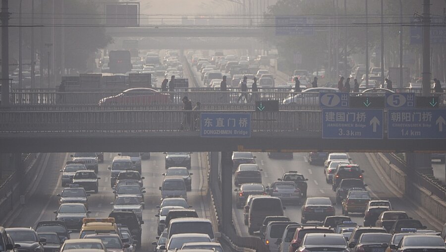 Smog trübt die Sicht in Peking / © Adrian Bradshaw (dpa)