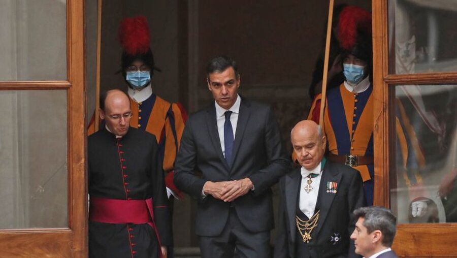 Spaniens Ministerpräsident Sanchez im Vatikan / © Alessandra Tarantino/AP (dpa)