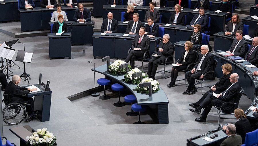 Staatsakt zu Ehren des gestorbenen ehemaligen Bundestagspräsidenten Jenninger / © Bernd von Jutrczenka (dpa)