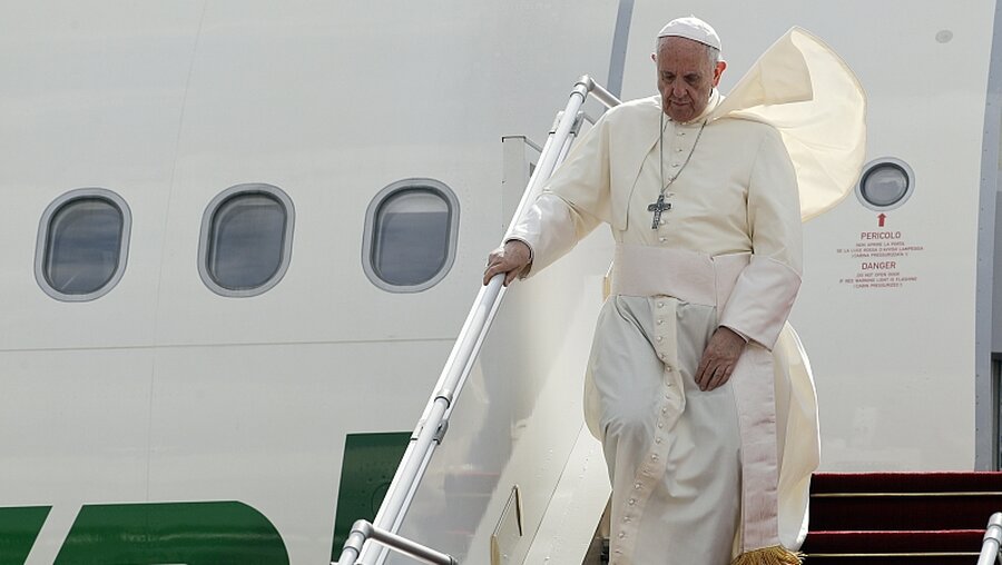 Als erster Papst überhaupt besucht Franziskus Sizilien / © Andrew Medichini (dpa)