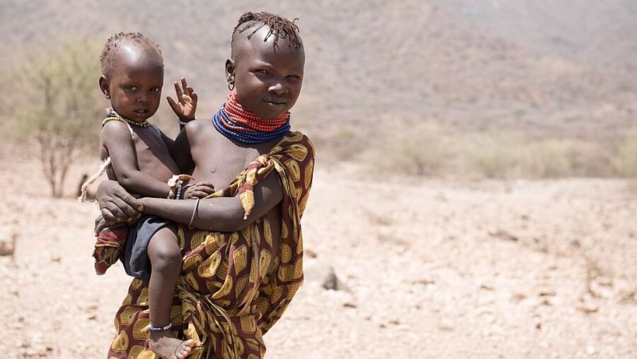 Ein Mädchen in der Turkana in Kania / © Bettina Flitner (Kindermissionswerk)