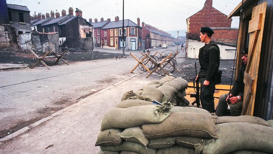 Straßenbarrieren in Belfast im Jahr 1969 / © Ernst Herb (KNA)