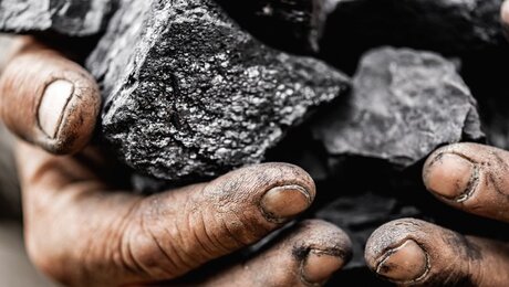 Bergbau in Lateinamerika: Umweltschäden und Menschenrechtsverletzungen / © Parilov (shutterstock)