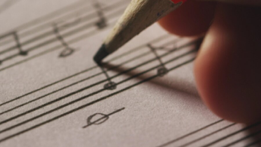Symbolbild: Ein Musikstück komponieren / © HQuality (shutterstock)