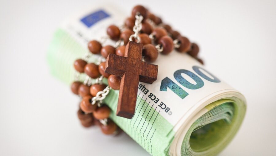 Symbolbild Geld und Kirche / © Julia Steinbrecht (KNA)