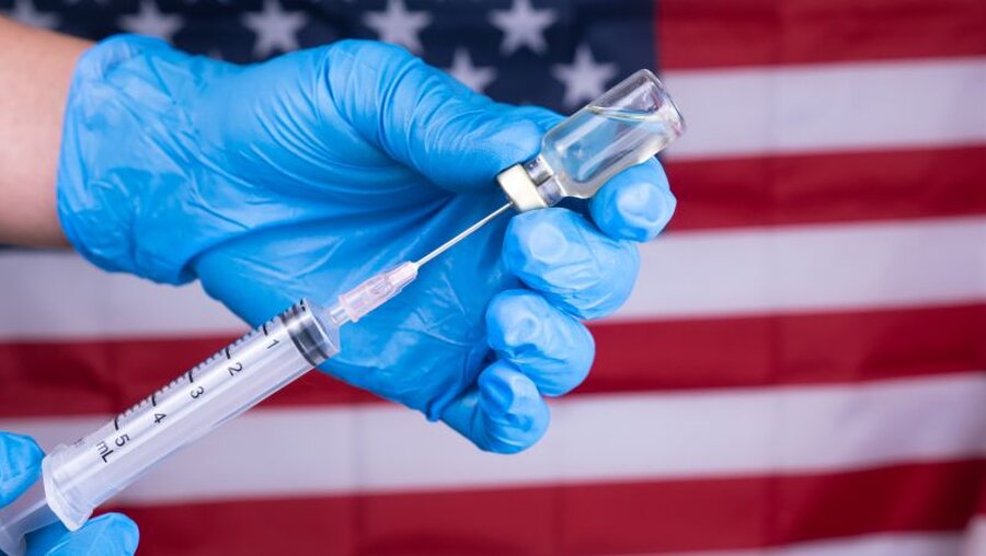 Symbolbild: Impfung in den USA / © Tama2u (shutterstock)