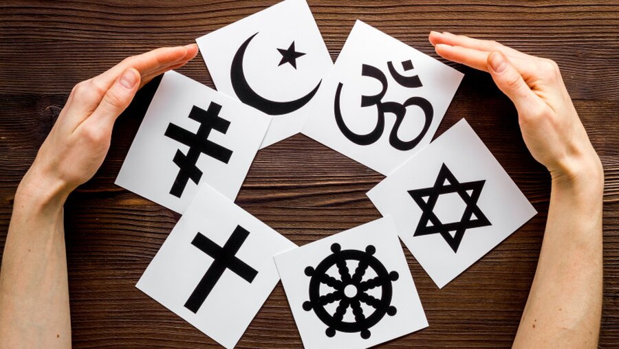 Symbolbild Religionen Islam, Judentum und Christentum / © 9 dream studio (shutterstock)