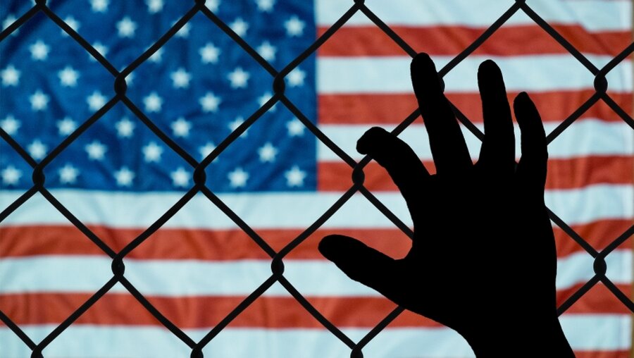 Symbolbild: USA erschwert Einwanderung (shutterstock)