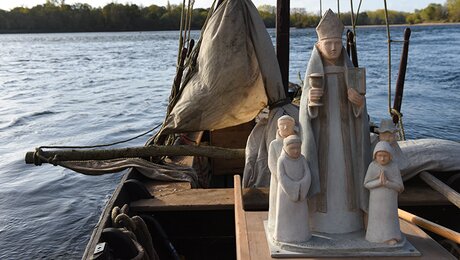 Symbolischen Überführung des heiligen Martin auf der Loire / © Alexander Brüggemann (KNA)