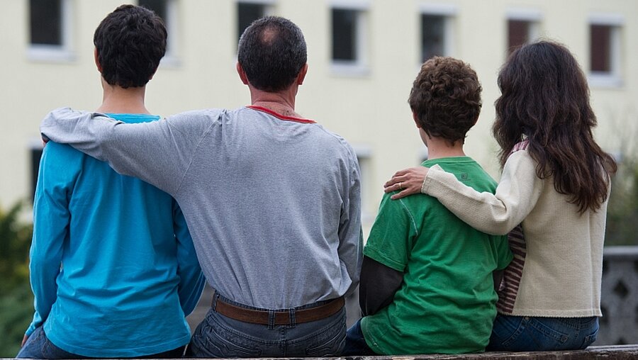 Flüchtlingsfamilie in Deutschland vereint  / © Patrick Pleul (dpa)