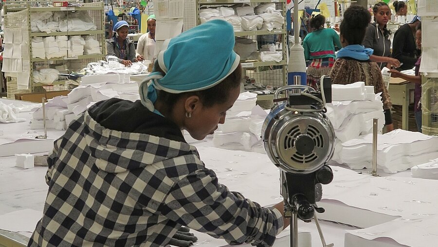 Textilfabrik in Addis Abeba / © Anna Mertens (KNA)