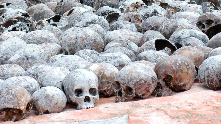 Die sterblichen Reste der Massaker-Opfer von 1994 in Ruanda (dpa)
