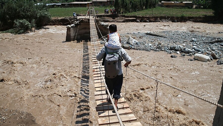 Überschwemmungen in Peru / © Norman Córdova (dpa)