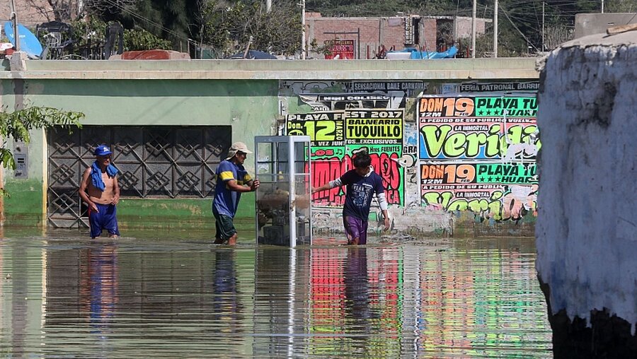 Überschwemmungen in Peru / © Vidal Tarqui (dpa)