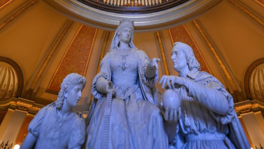 Umstrittene Statue von Königin Isabella und Christoph Kolumbus in Sacramento / © Felix Lipov (shutterstock)