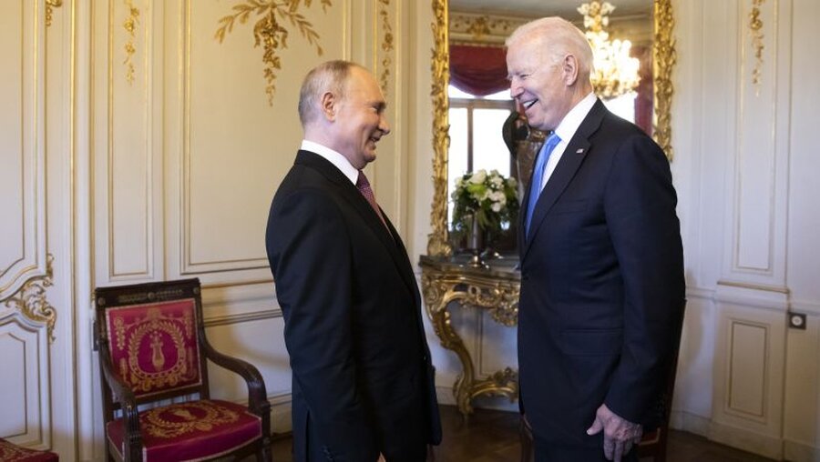 US-Präsident Biden und Russlands Präsident Putin in Genf / © Peter Klaunzer (dpa)