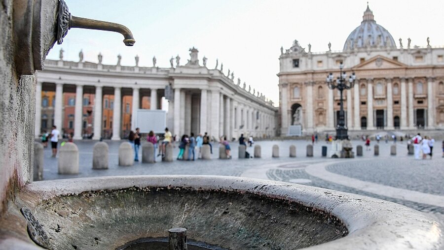 Wegen Trockenheit: Vatikan stellt das Wasser ab / © Alessandro Di Meo (dpa)