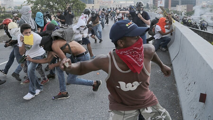 Heftige Proteste in Venezuela  / © Fernando Llano (dpa)