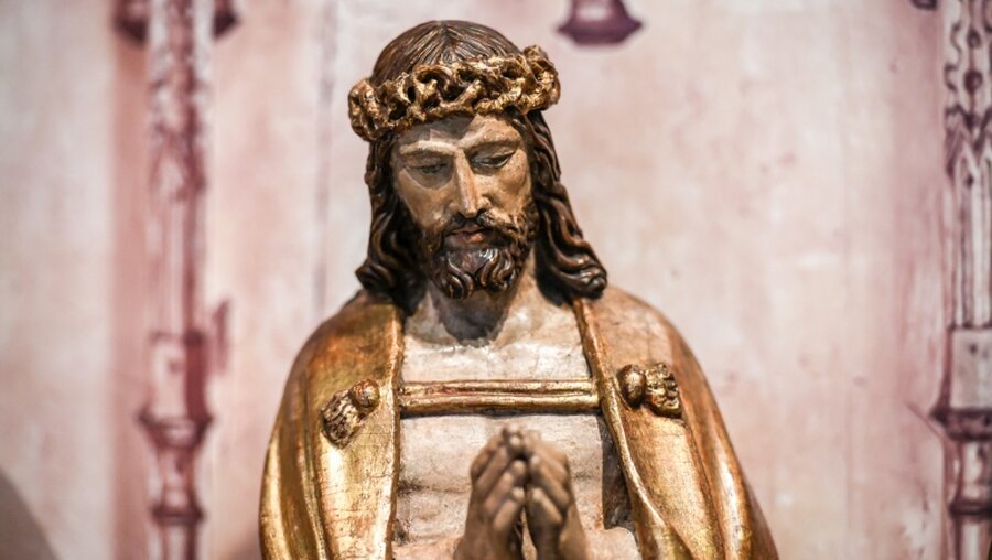 Vergoldete Jesusfigur in Xanten / © Harald Oppitz (KNA)