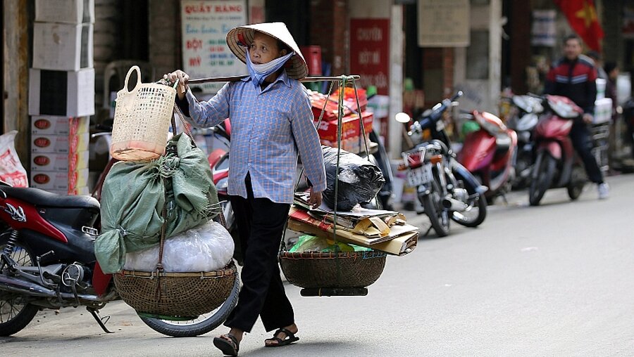In den Straßen von Hanoi / © Luong Thai Linh (dpa)