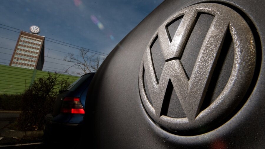 Volkswagen: Für viele Menschen ein böser Konzern / © Julian Stratenschulte (dpa)
