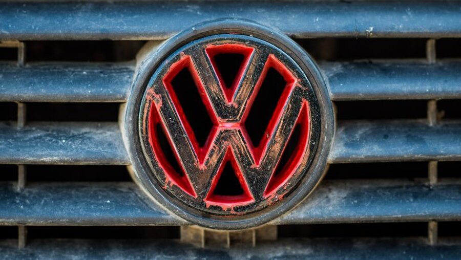 Das Volkswagen-Logo / © Ole Spata (dpa)