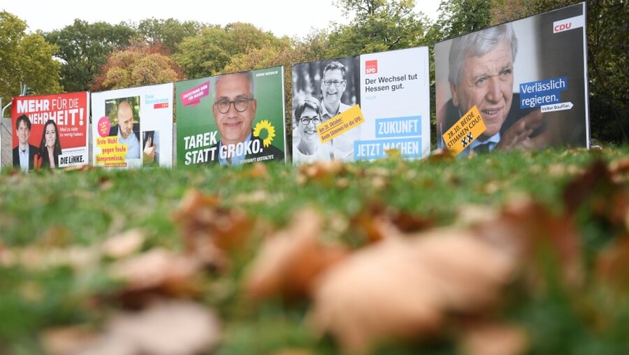 Wahlplakate in Frankfurt a.M. / © Arne Dedert (dpa)