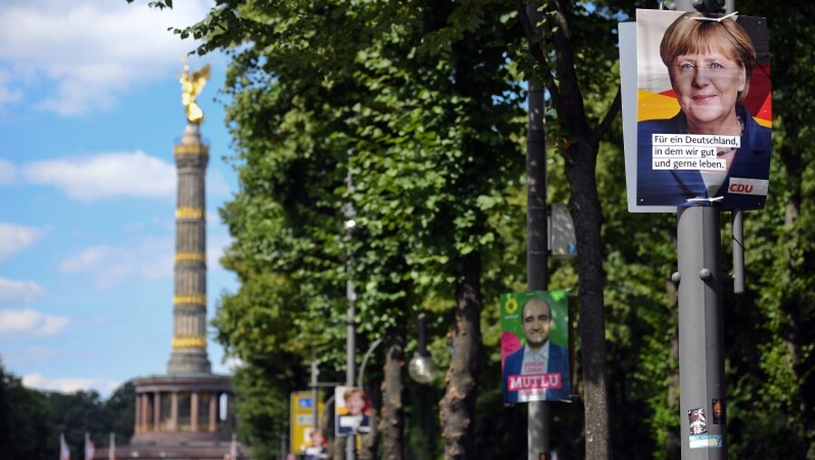 Wahlplakate in Berlin / © Britta Pedersen (dpa)