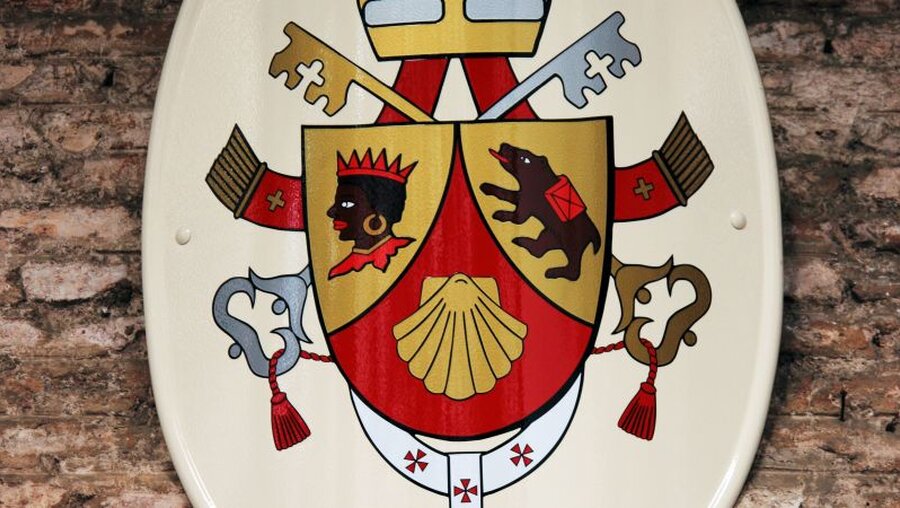 Wappen von Papst Benedikt XVI. / © marcovarro (shutterstock)